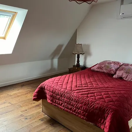 Semesterbostad La Maison Bleue Le Monteil (Cantal)