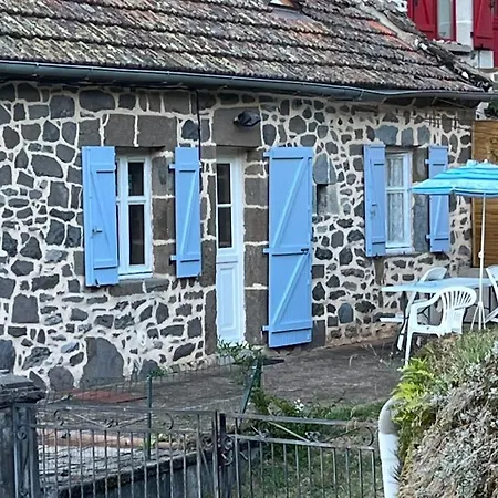 La Maison Bleue Le Monteil (Cantal)